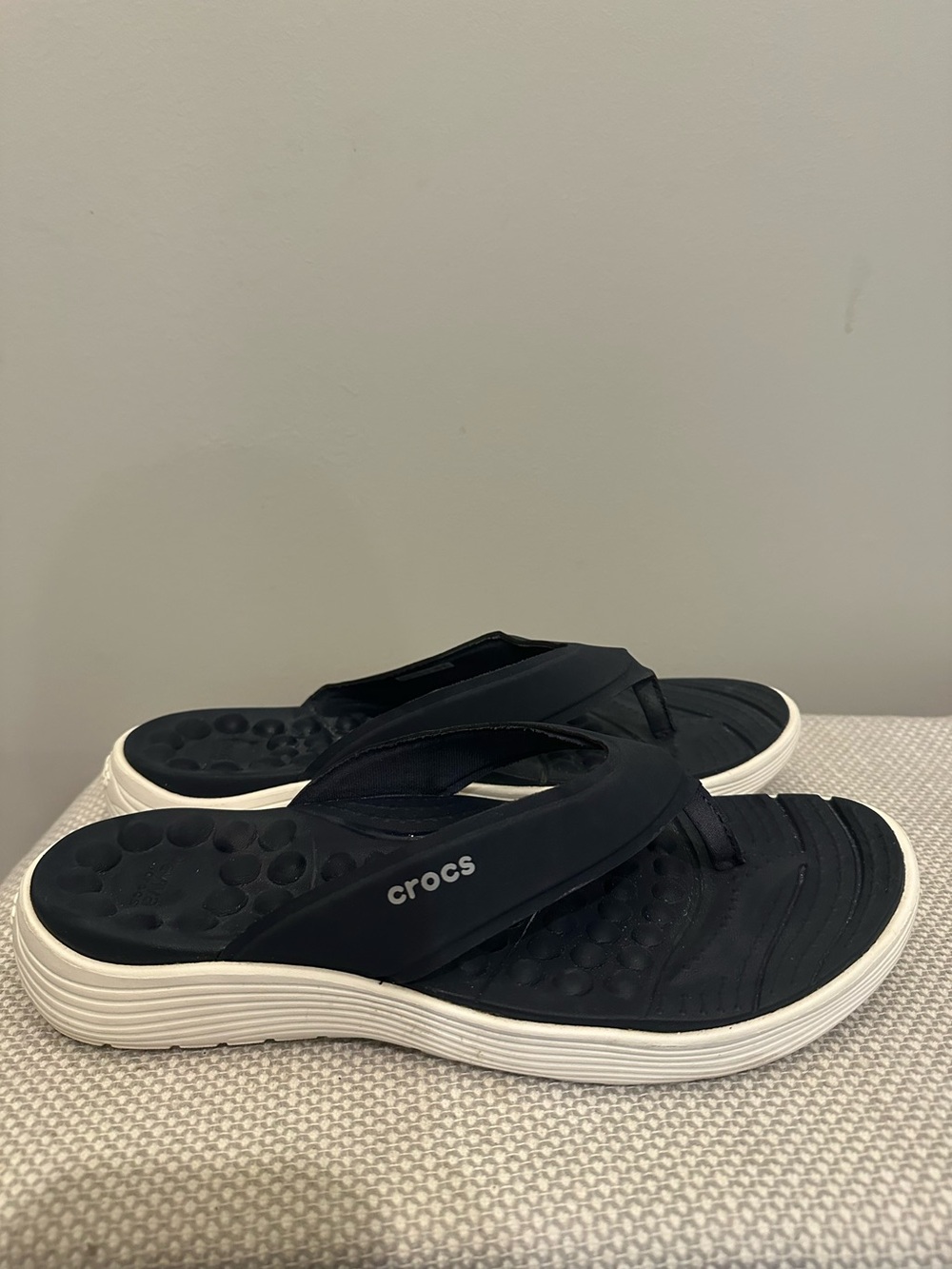 Crocs Reviva Womens 10 Navy Blue/White Flip Flop Sandals Massaging Comfort Beach